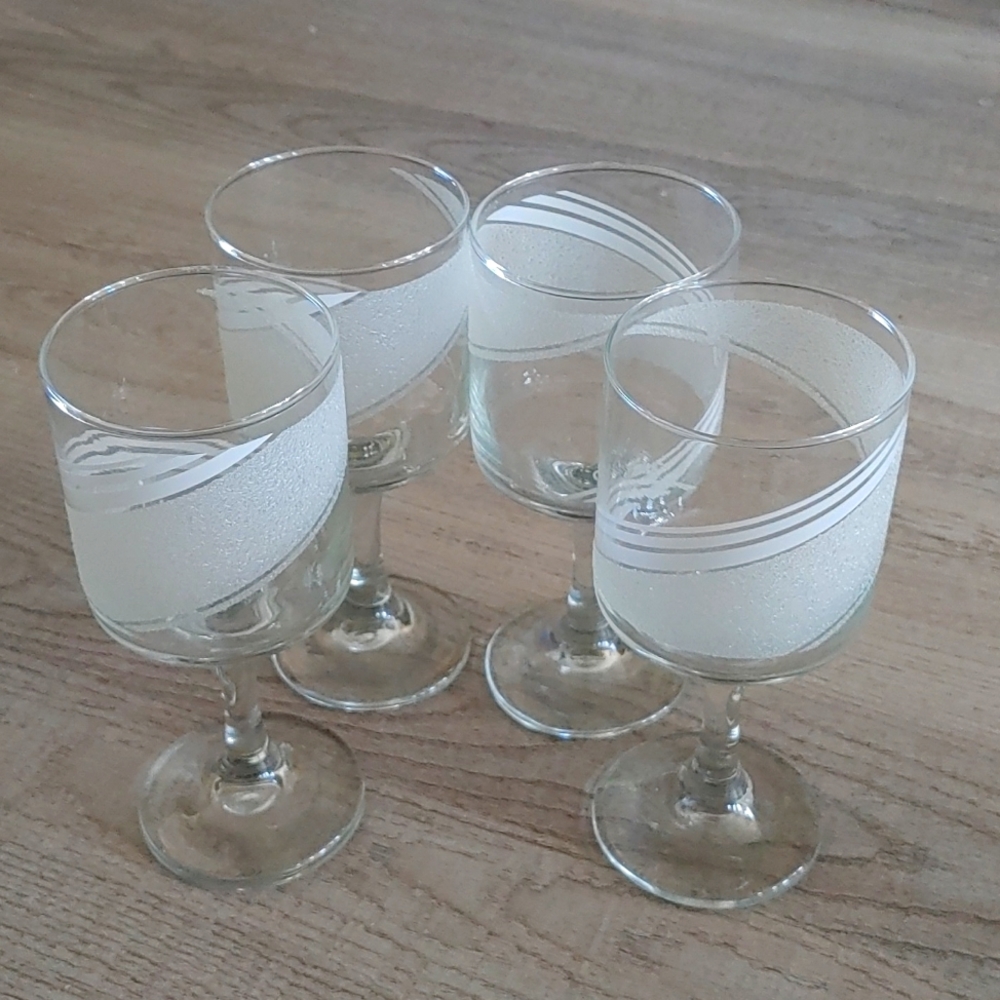 A set of 4 vintage Cutler. Frosted glasess